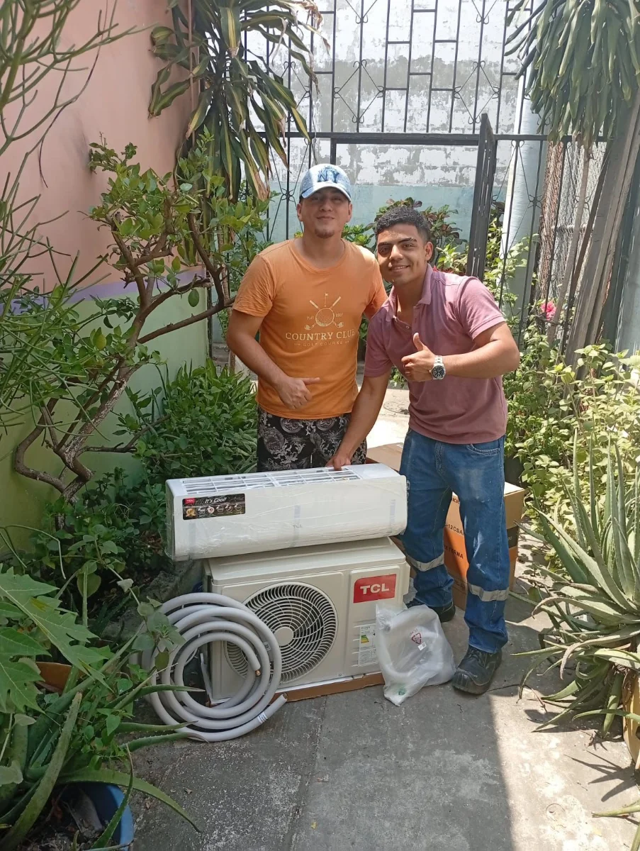 Cliente feliz con su compra en Novahogar